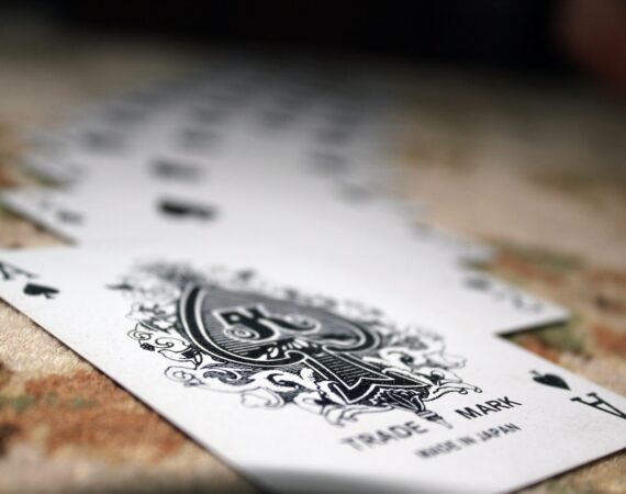 【大家都熱烈敲碗的吹牛教學終於來了!6大重點只要學會就能稱霸牌場】 1 吹牛教學