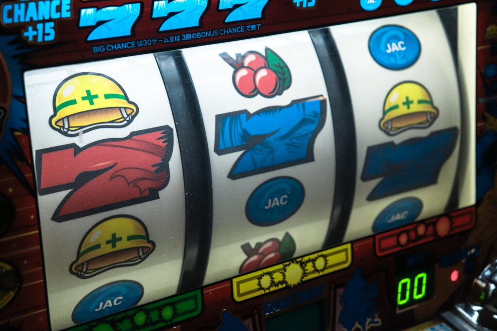 運氣?技術?3分鐘帶你入門角子老虎機 5 slot machine displaying three seven