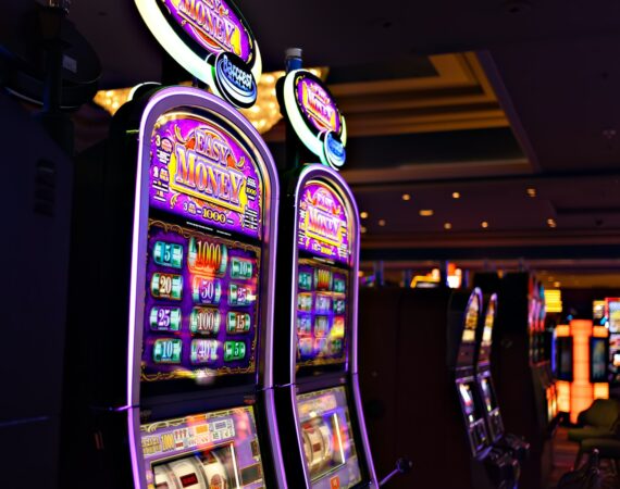 如何玩老虎機遊戲?如何百戰百勝? 3 photo of game machines