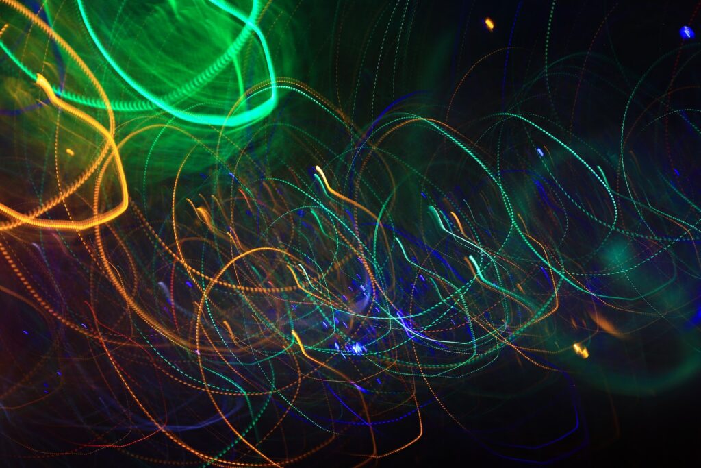 老虎機slot從哪裡來?為何它讓人如此著迷? 3 blue and yellow light digital wallpaper