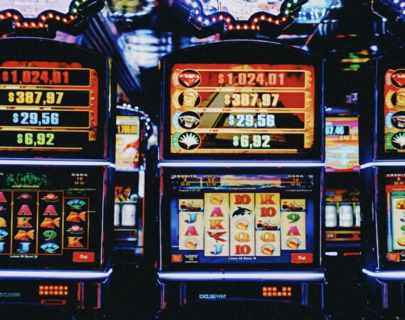 【老虎機技巧】13種不可不知的老虎機規則、技巧、漏洞大公開(下) 1 black and blue slot machine